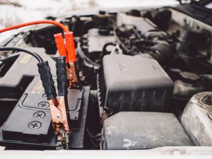 Dlaczego akumulatory samochodowe się rozładowują i jak temu zapobiegać?